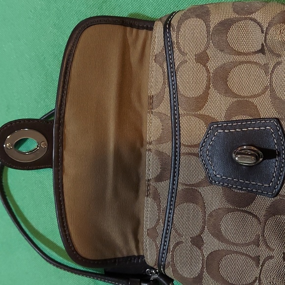 Coach Signature Turnlock Wristlet Pouch Wallet Clutch Brown. Like new condition - Picture 6 of 10